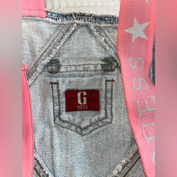 UNIQUE VINTAGE GUESS OVERALLS *HOT PINK STRAPS* - Picture 8 of 9